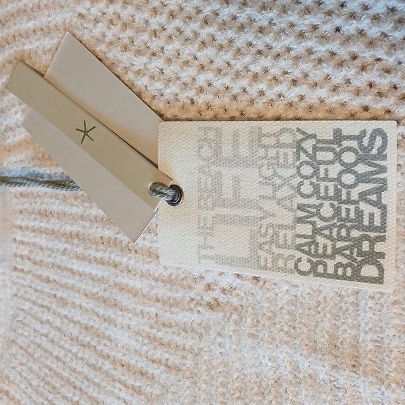 NWT Barefoot Dreams Cream Crew Neck Sweater Size S - Picture 6 of 6